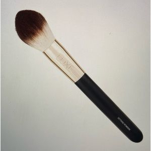 Glo Cosmetics Luxe Setting Powder Brush NWT